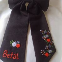 Çiçek işlemeli isimli fiyonk toka